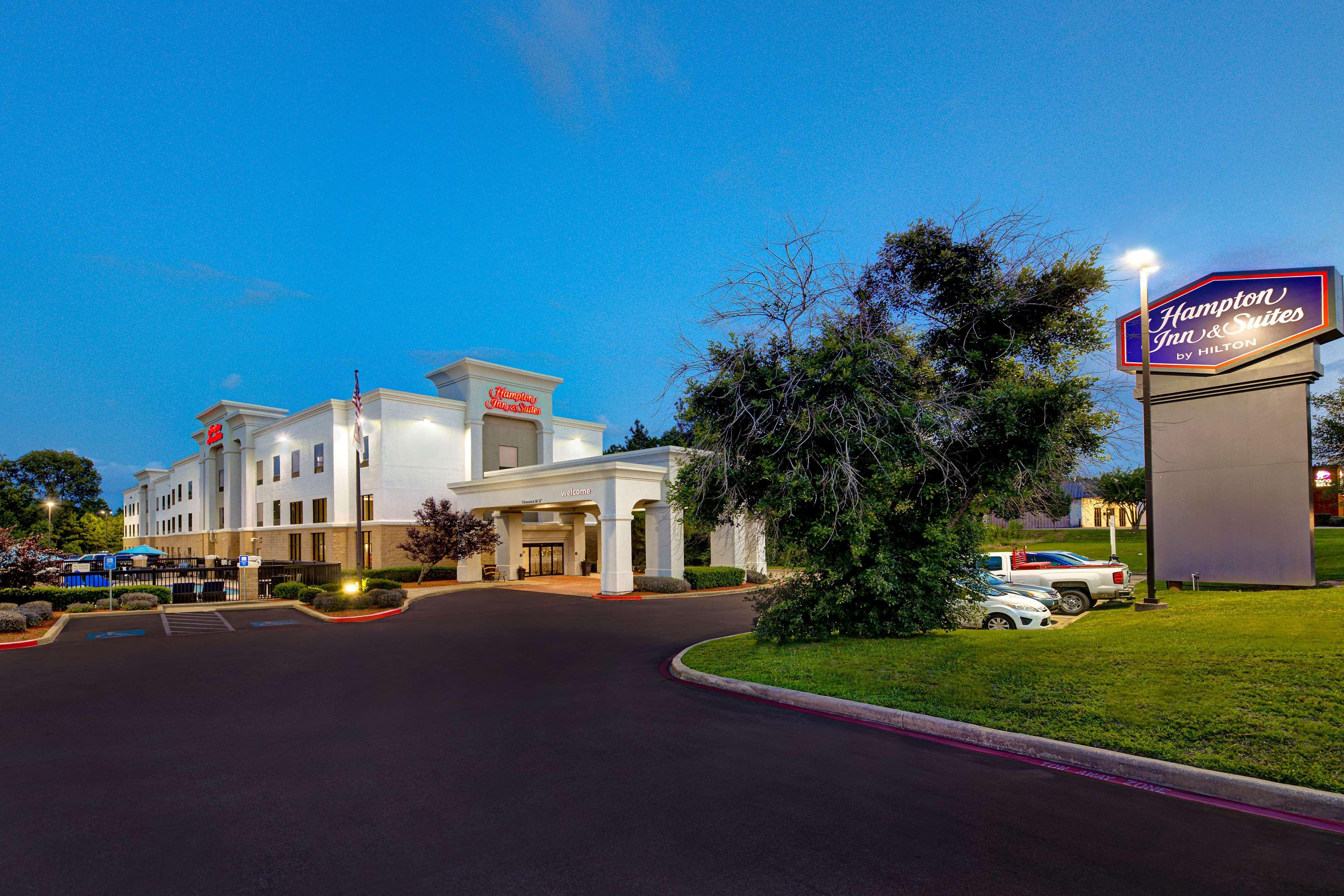 Hampton Inn & Suites Nacogdoches Exterior photo